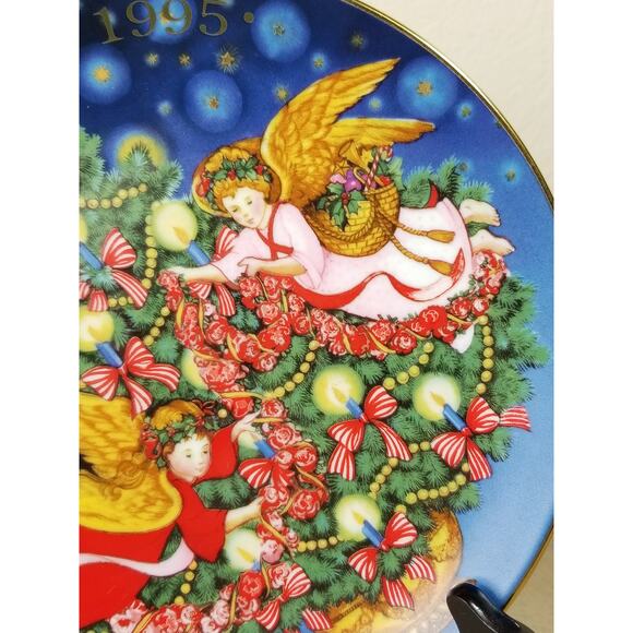 Christmas Plate 1995 Trimming The Tree Peggy Toole Porcelain Trim 22k Gold Vtg - Picture 2 of 12